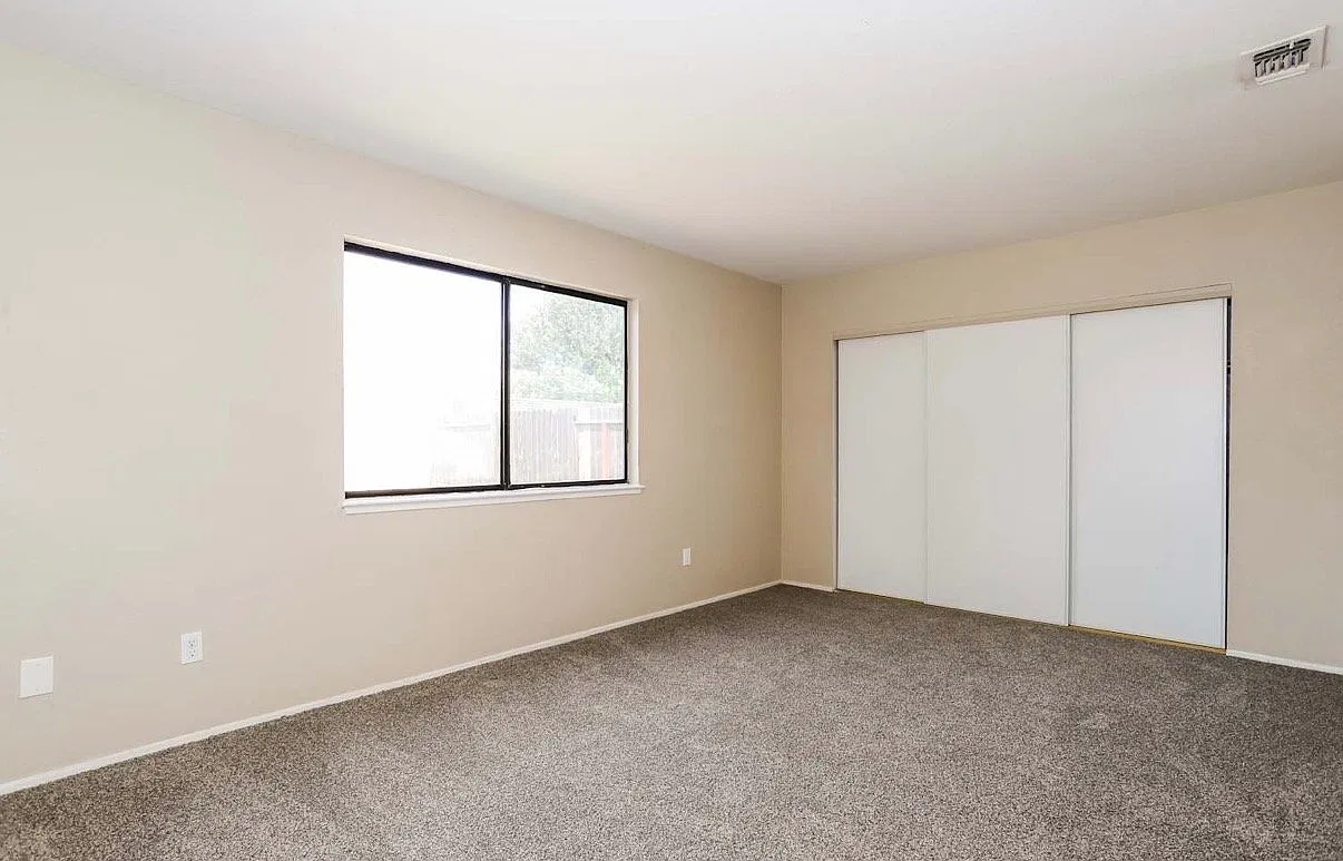 Single Family Homes — Photo 2