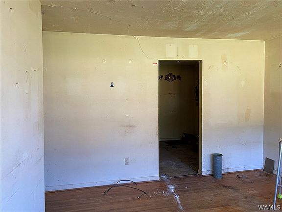 2nd image of 628 7th Ave NE