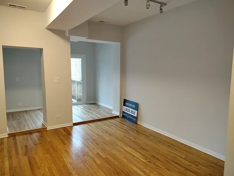 823 N Damen Ave #2R — Photo 9
