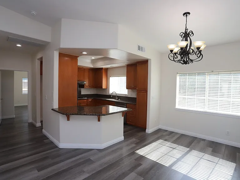 1968 Cherry Ave #12 — Photo 3