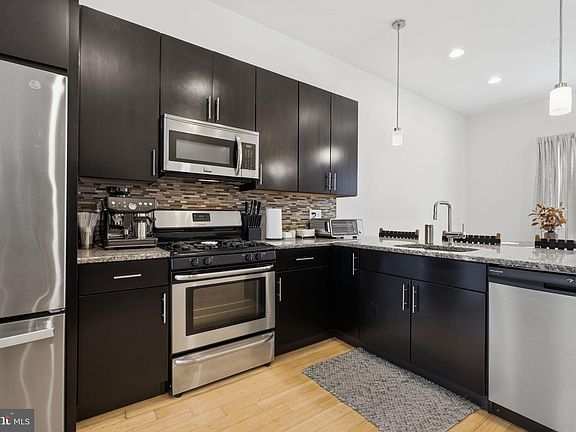 5th image of 1111 N Howard St