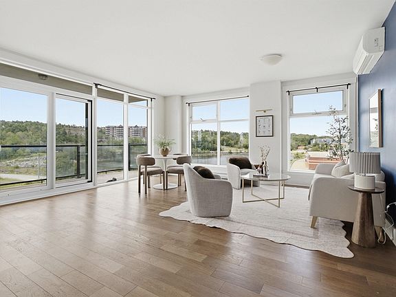 5th image of 220 Waterfront Dr #405