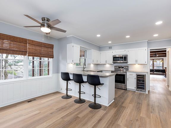 3rd image of 2578 Foothills Dr