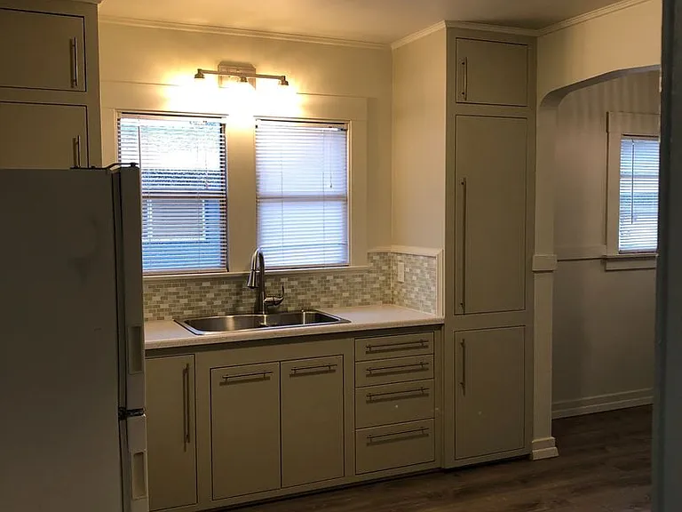 3320 Pine St — Photo 4