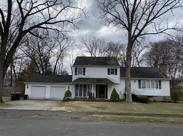 63 Coronet Cir, Feeding Hills, MA 01030