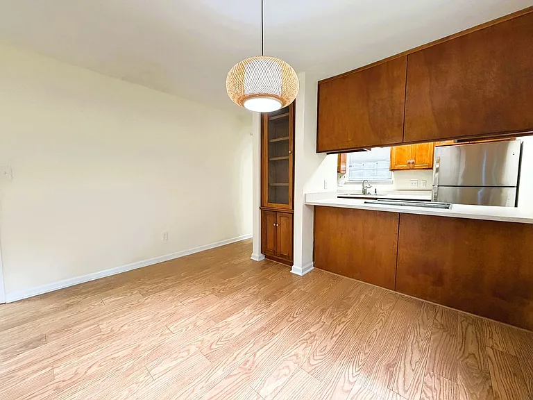 136 Belmont Rd — Photo 11
