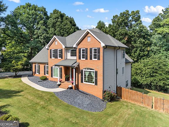 2nd image of 1620 Woodridge Bnd