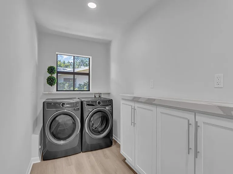 611 Gardenia Ln — Photo 26