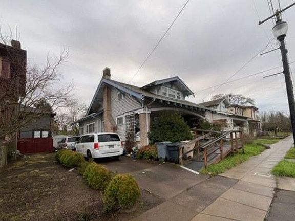 3rd image of 715 Lyon St SE