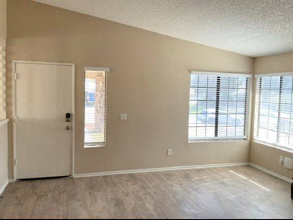 4th image of 2517 Belmont Ave
