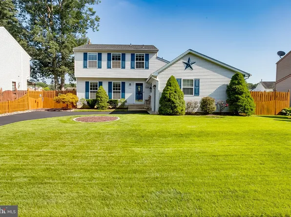 24 Brearly Dr, Sicklerville, NJ 08081