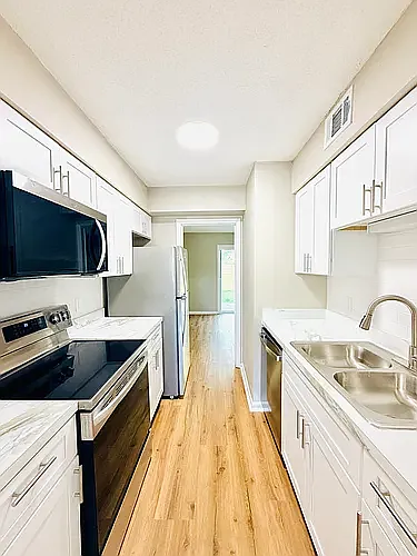 2 bed, 1.5 bath, 1200 sqft, $1,625 — Photo 2