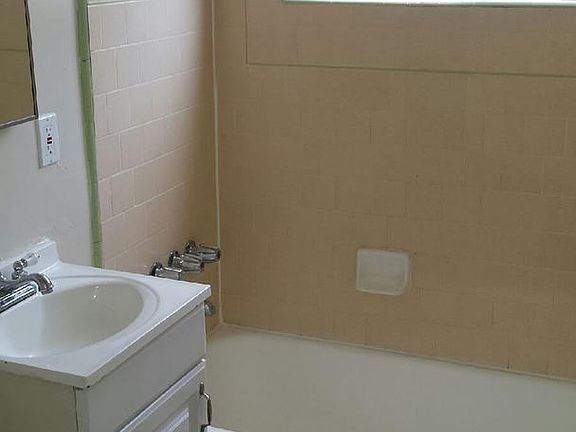 3rd image of 11950 Peach St APT B
