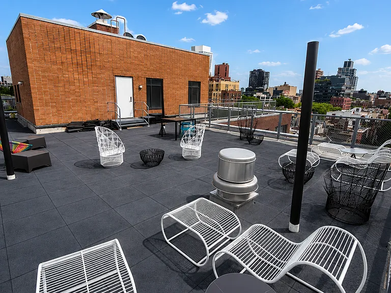 401 W 22nd St #5D — Photo 13