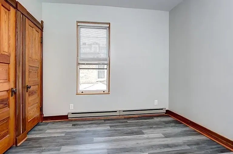 915 Pleasant St #2R — Photo 3