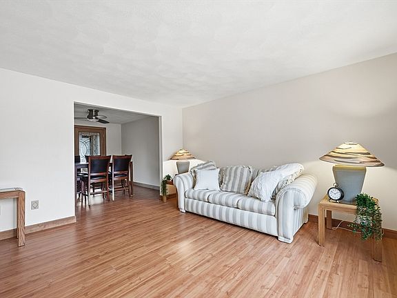 4th image of 25 Greenhalge St