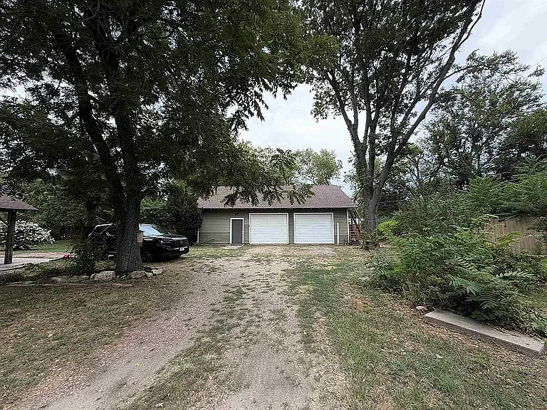 3127 W Maple St — Photo 1