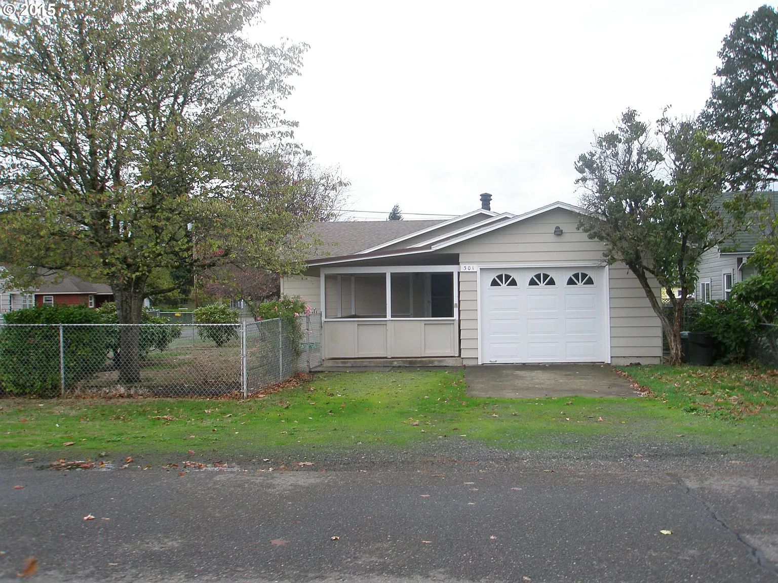 301 NW Zobrist St photo 1