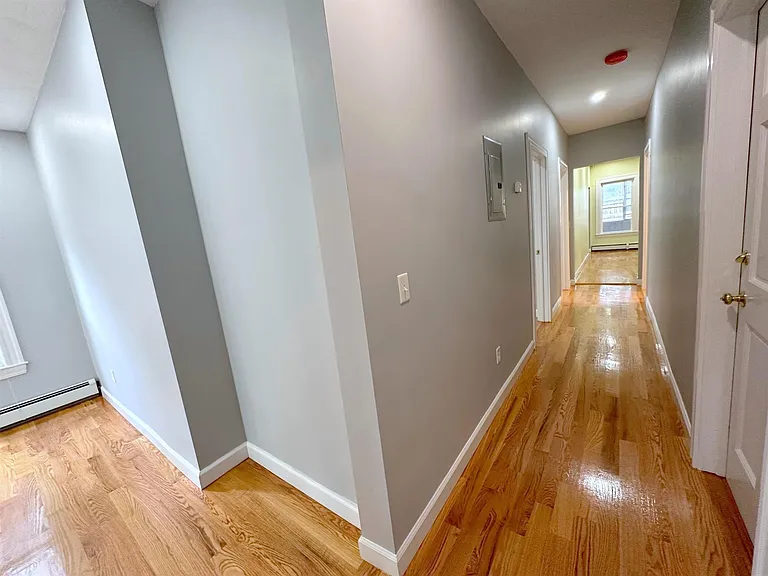 295 Windsor St — Photo 3