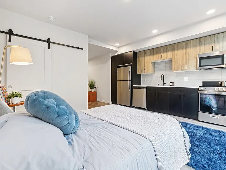 Niwa Apartments | Modern City Living in Queen Anne | Furnished Units & Move in Specials! — Photo 28