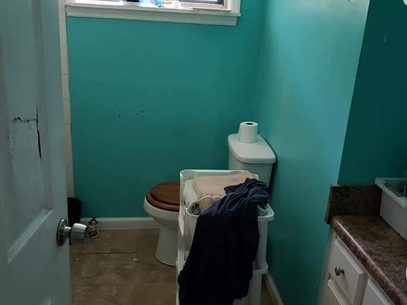 5th image of 744 Roberta Dr