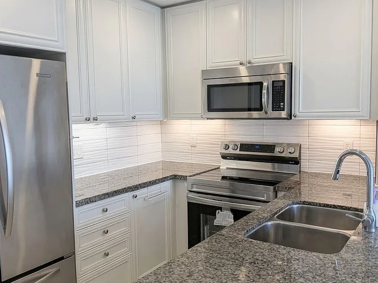 100 Harrison Garden Blvd #GPH23 — Photo 7