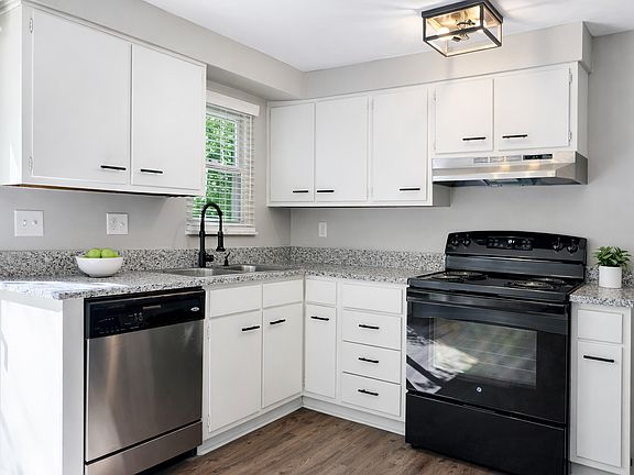 3rd image of 477 Melissa Ct