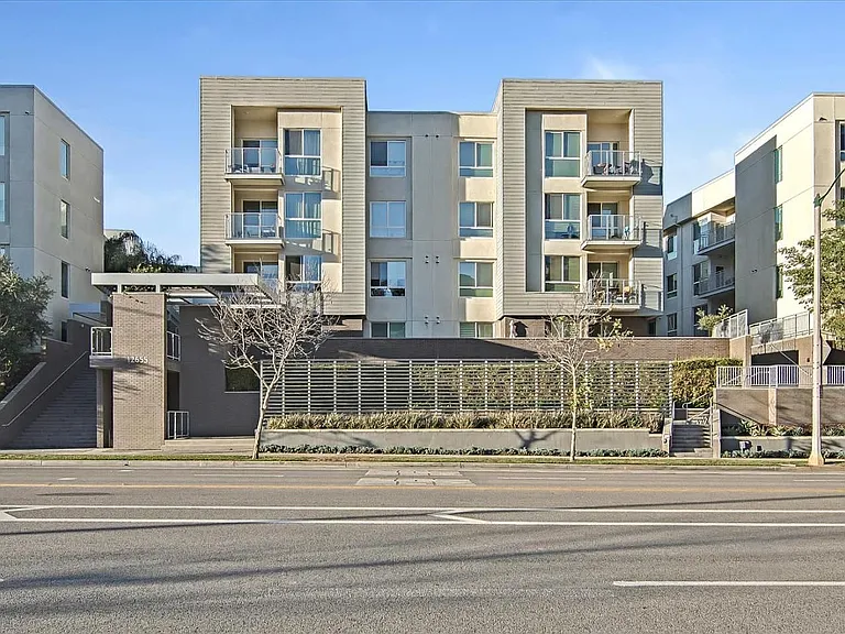 12655 Bluff Creek Dr #304 — Photo 39
