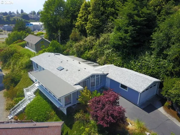 16219 Lower Harbor Rd #16, Brookings, OR 97415