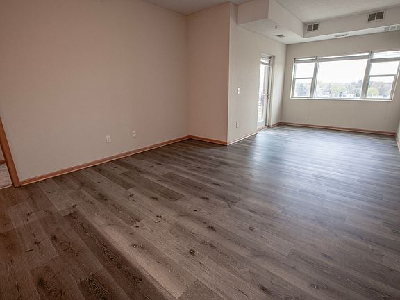 3rd image of 633 Main St NW APT 415