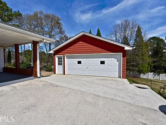 3rd image of 8666 Lake Forest Dr