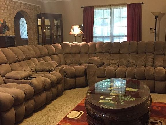 4th image of 2402 Helena Cir