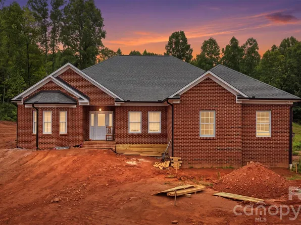 3242 Cornwell Dr, Morganton, NC 28655