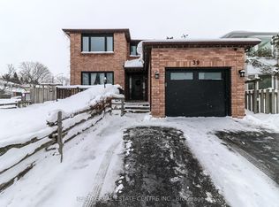 39 Cardinal St, Barrie, ON L4M 6C9