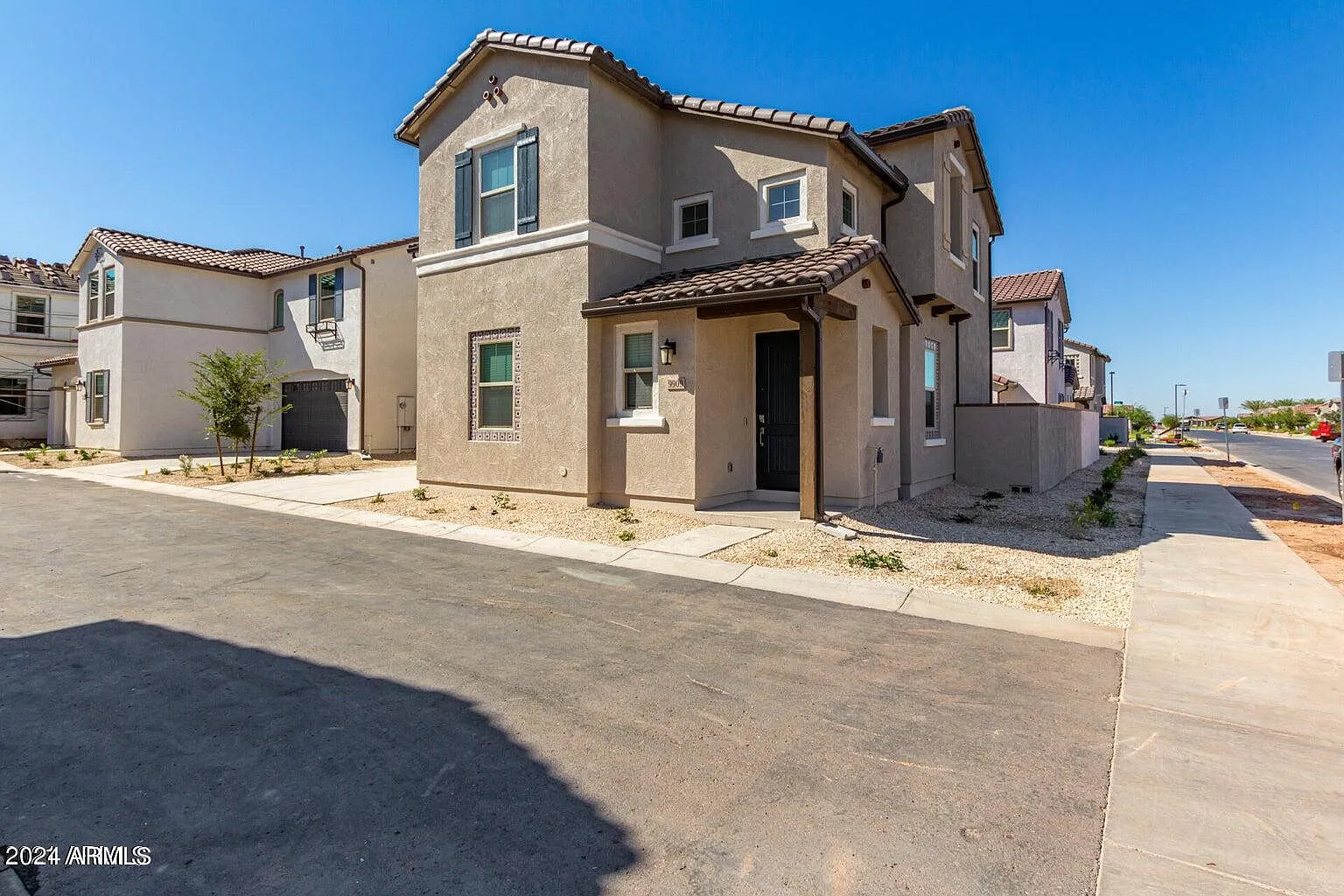 4 bed, 2141 sqft, $2,500 — Photo 2