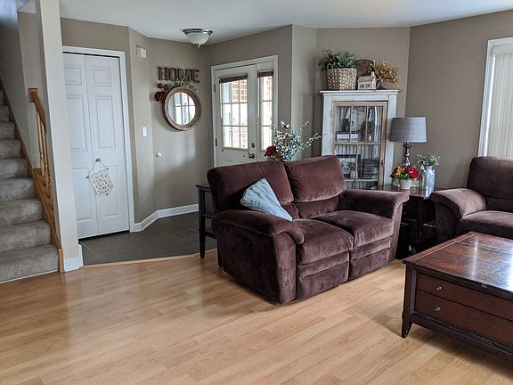 3rd image of 295 Ashbury Ln W