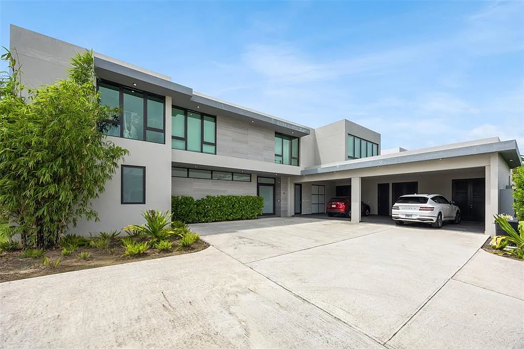 6 bed, 6.5 bath, 6986 sqft, $25,000 — Photo 2
