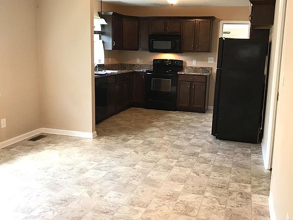 4th image of 2138 Memorial Dr