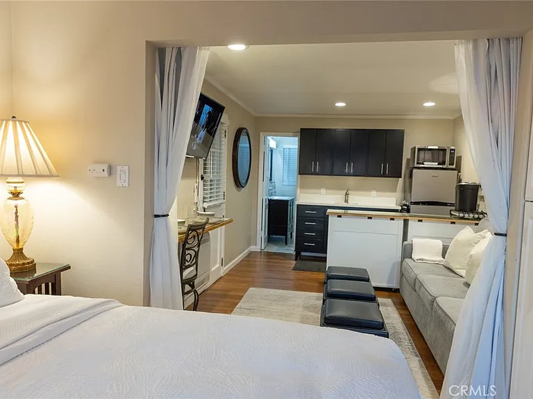 464 Bent St #B — Photo 3