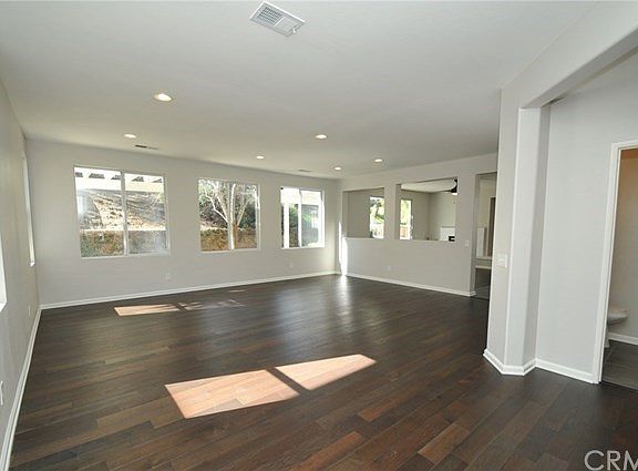 3rd image of 37759 Spruce Ct
