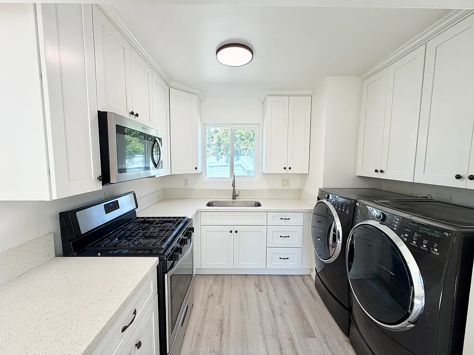 810 1/2 Main St