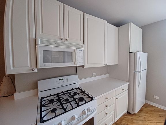 2nd image of 4412 N Paulina St #1