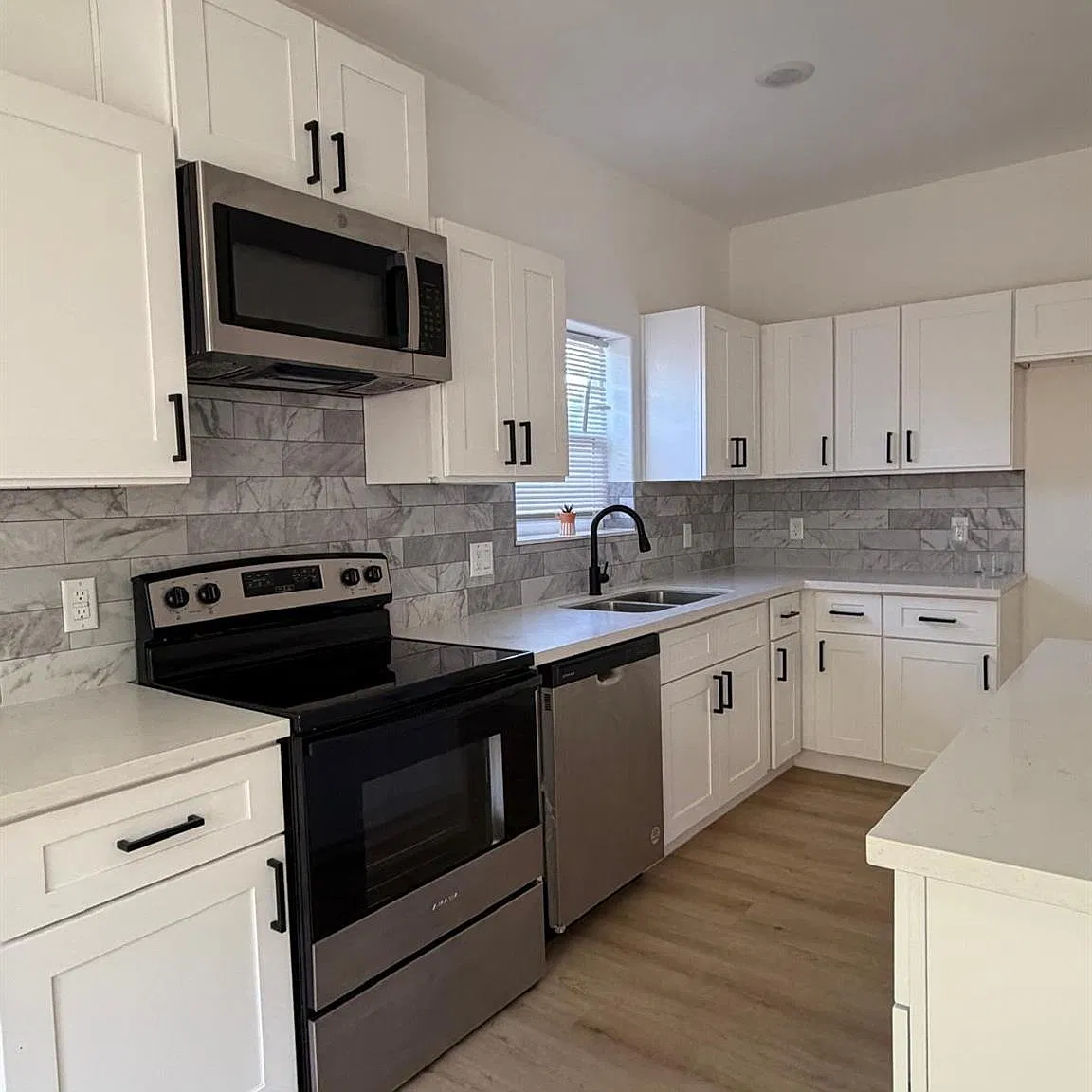 3 bed, 2.5 bath, 1412 sqft, $1,640 — Photo 4
