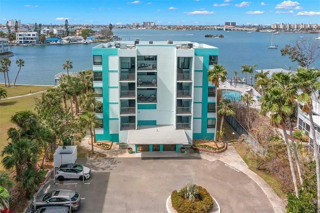 Building Photo - 1848 Shore Dr S #402