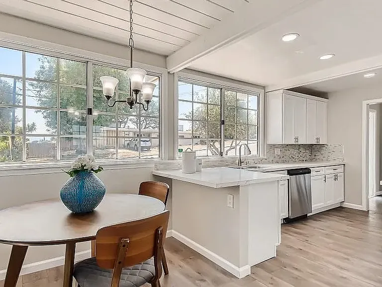 3146 S Bonita St — Photo 2