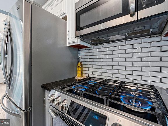 5th image of 410 Taft Pl