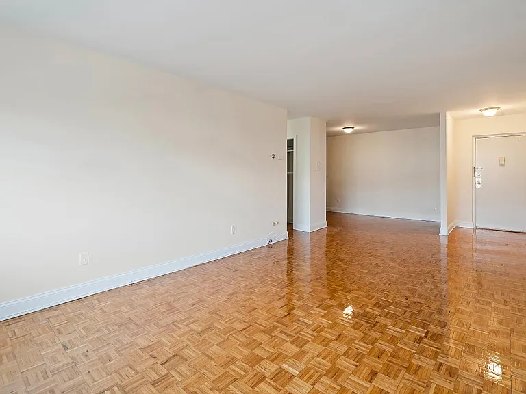 Imperial Apartments — Photo 8
