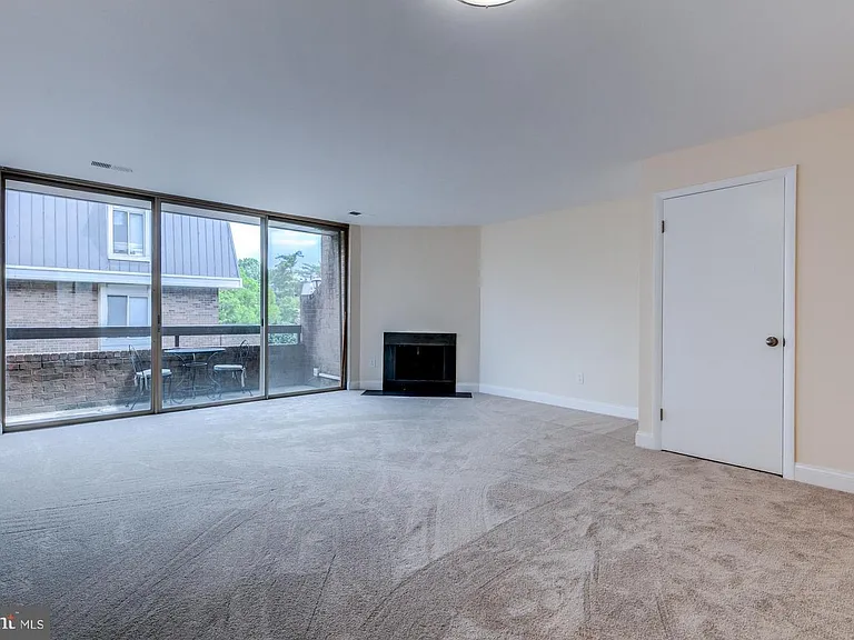 1619 S Hayes St — Photo 6