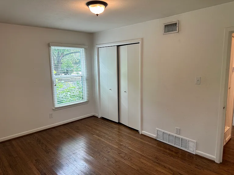1201 W Lovers Ln — Photo 24