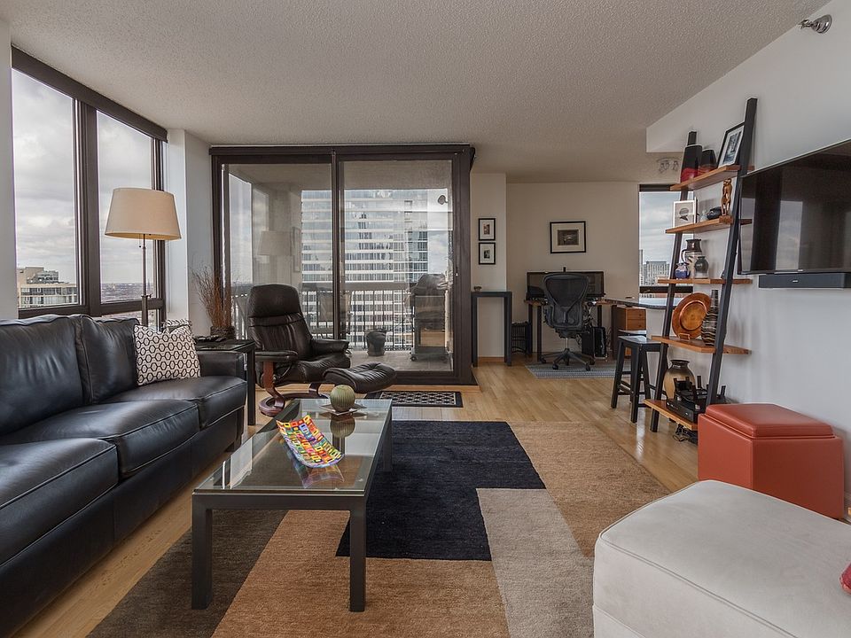 2nd image of 1122 N Clark St APT 3903